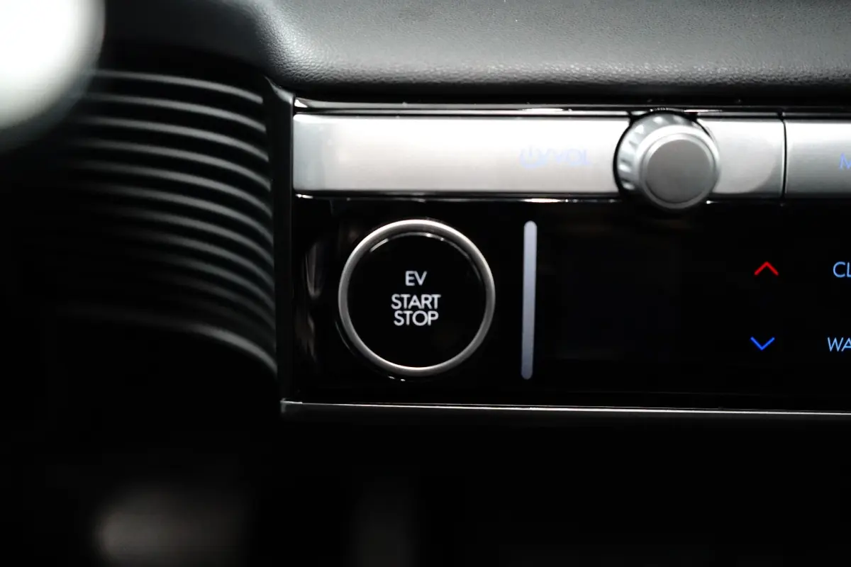 Connect 77,4 kWh | SOH 100% / Elektrische achterklep / Rondomzicht camera / Warmtepomp / Climate control / Stuur- Stoel & Achterbank verwarming / Adaptief cruise control / | Achteruitrijcame