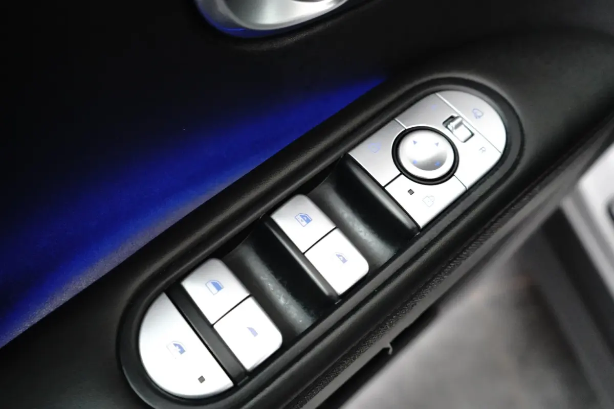 Connect 77,4 kWh | SOH 100% / Elektrische achterklep / Rondomzicht camera / Warmtepomp / Climate control / Stuur- Stoel & Achterbank verwarming / Adaptief cruise control / | Achteruitrijcame