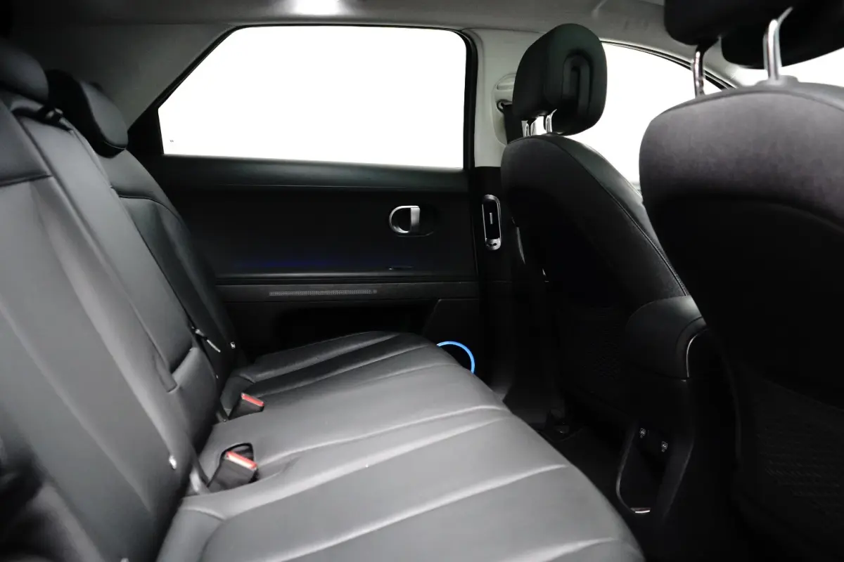 Connect 77,4 kWh | SOH 100% / Elektrische achterklep / Rondomzicht camera / Warmtepomp / Climate control / Stuur- Stoel & Achterbank verwarming / Adaptief cruise control / | Achteruitrijcame