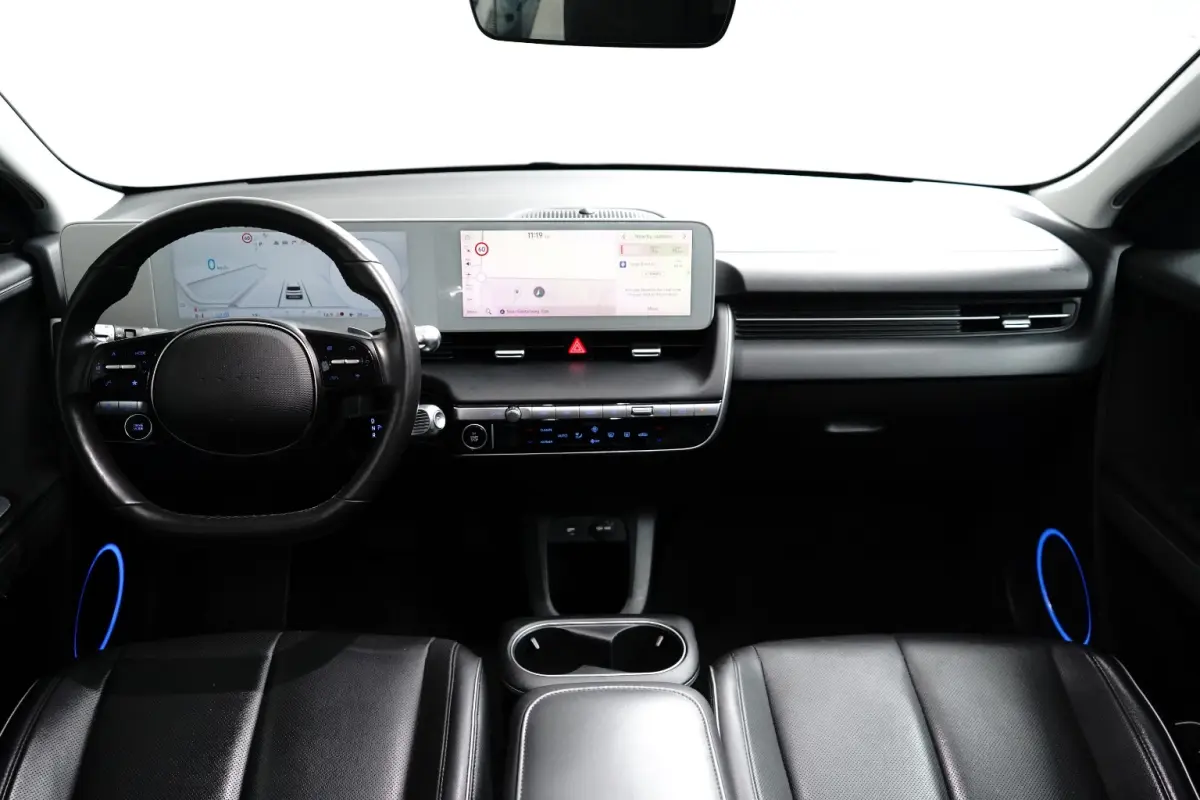 Connect 77,4 kWh | SOH 100% / Elektrische achterklep / Rondomzicht camera / Warmtepomp / Climate control / Stuur- Stoel & Achterbank verwarming / Adaptief cruise control / | Achteruitrijcame
