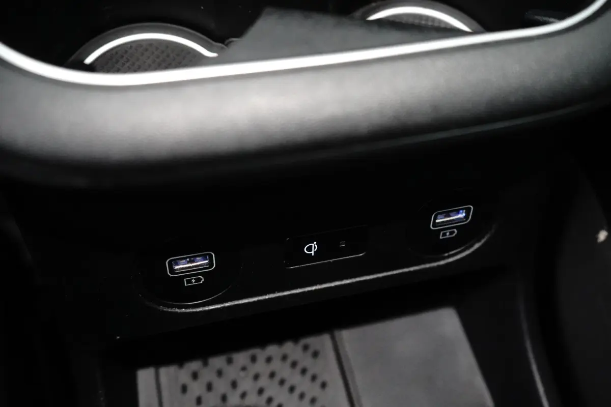 Connect 77,4 kWh | SOH 100% / Elektrische achterklep / Rondomzicht camera / Warmtepomp / Climate control / Stuur- Stoel & Achterbank verwarming / Adaptief cruise control / | Achteruitrijcame