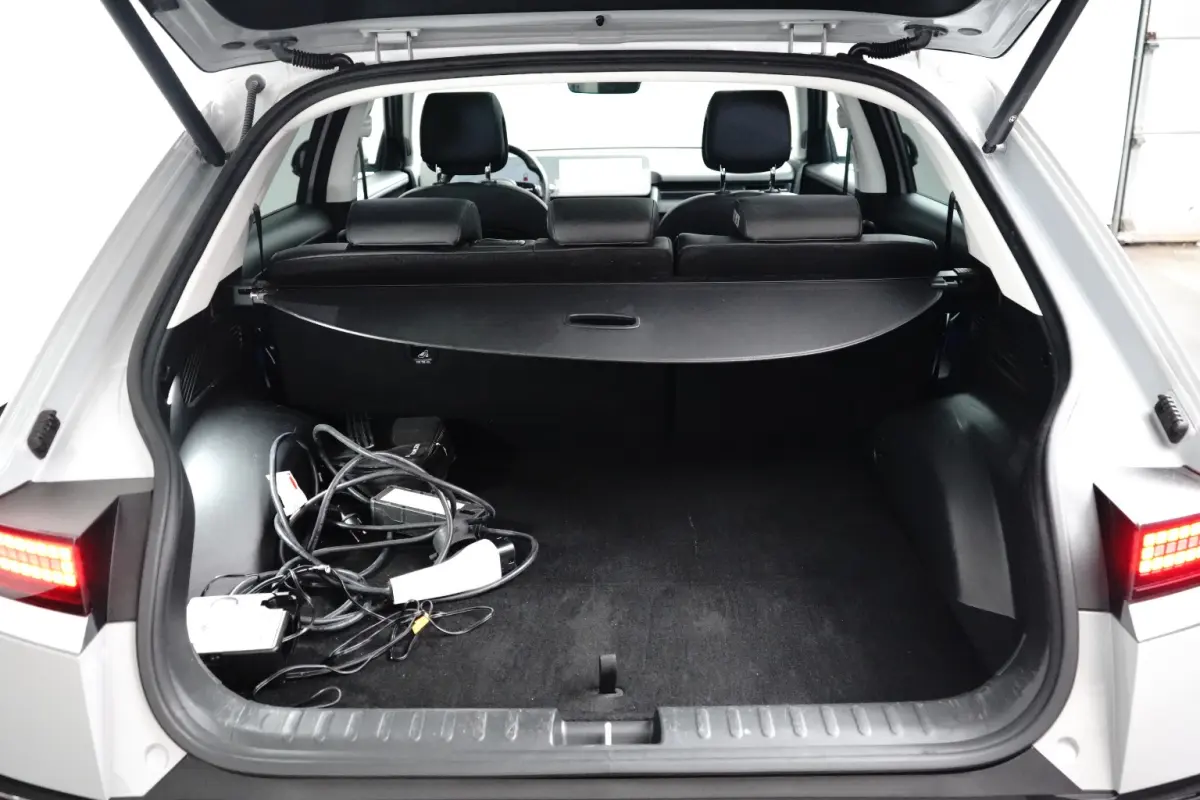 Connect 77,4 kWh | SOH 100% / Elektrische achterklep / Rondomzicht camera / Warmtepomp / Climate control / Stuur- Stoel & Achterbank verwarming / Adaptief cruise control / | Achteruitrijcame