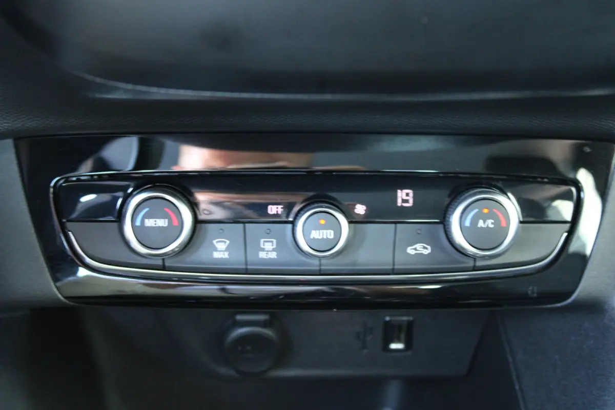 Edition 50 kWh | Apple carplay & Android auto | Elektrische ramen voor | Climate control |