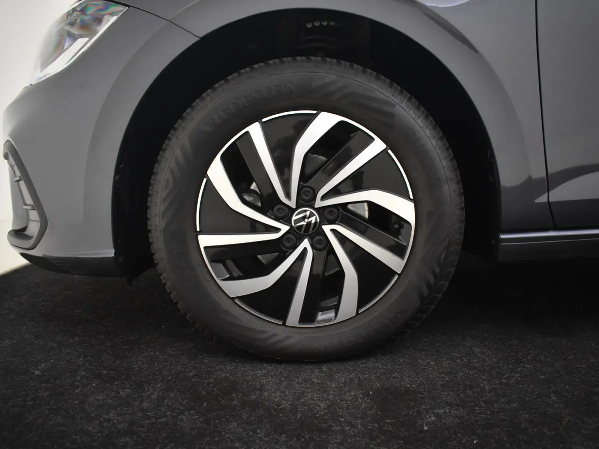 1.0 TSI 95PK Life Edition l App Connect l Parkeersensoren l Digital Dash l Adaptive Cr Control l Camera l DAB l Leder Multifunct. Stuur l