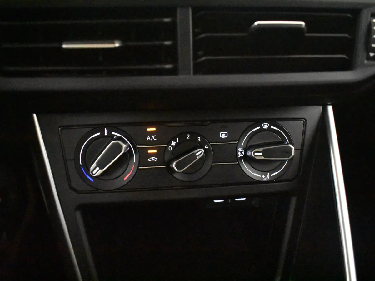 1.0 TSI 95PK Life Edition l App Connect l Parkeersensoren l Digital Dash l Adaptive Cr Control l Camera l DAB l Leder Multifunct. Stuur l