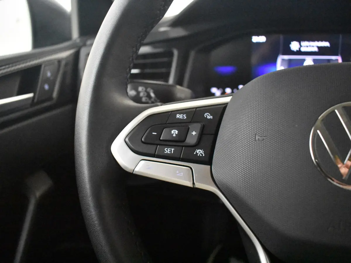 1.0 TSI 95PK Life Edition l App Connect l Parkeersensoren l Digital Dash l Adaptive Cr Control l Camera l DAB l Leder Multifunct. Stuur l