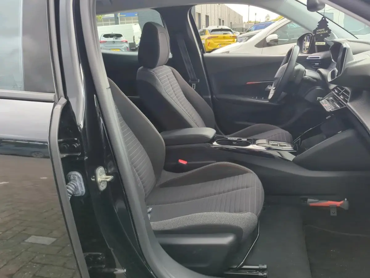 EV Active Pack 50 kWh | Fase 3 laden | Navi by app | Lichtmetaal | Parkeersensoren | Bluetooth | 1e eigenaar |