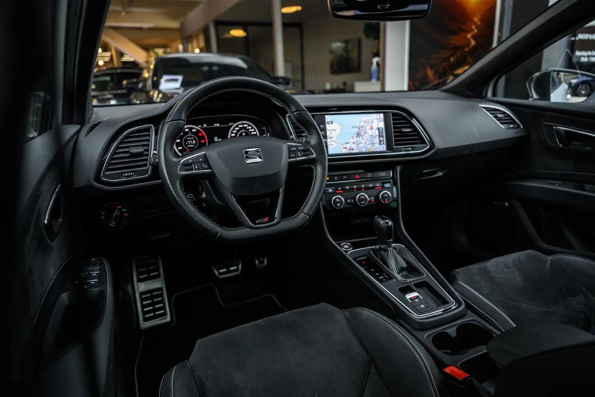2.0 TSI CUPRA 300 4DRIVE Panoramadak |Camera|Lane-Assist|Acc|Dealer Onderhouden