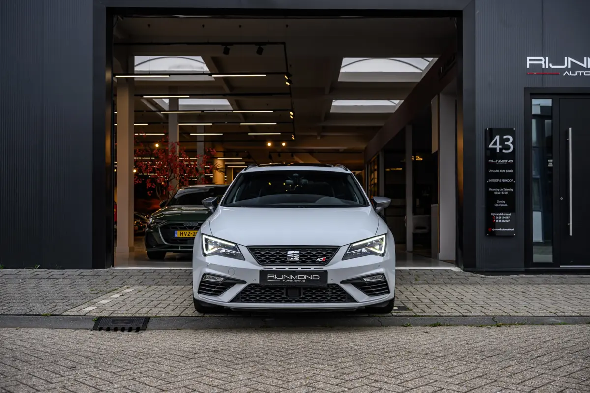 2.0 TSI CUPRA 300 4DRIVE Panoramadak |Camera|Lane-Assist|Acc|Dealer Onderhouden