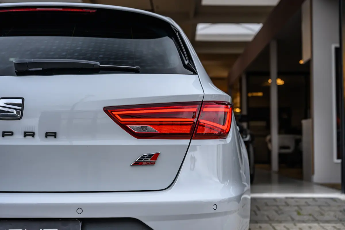 2.0 TSI CUPRA 300 4DRIVE Panoramadak |Camera|Lane-Assist|Acc|Dealer Onderhouden