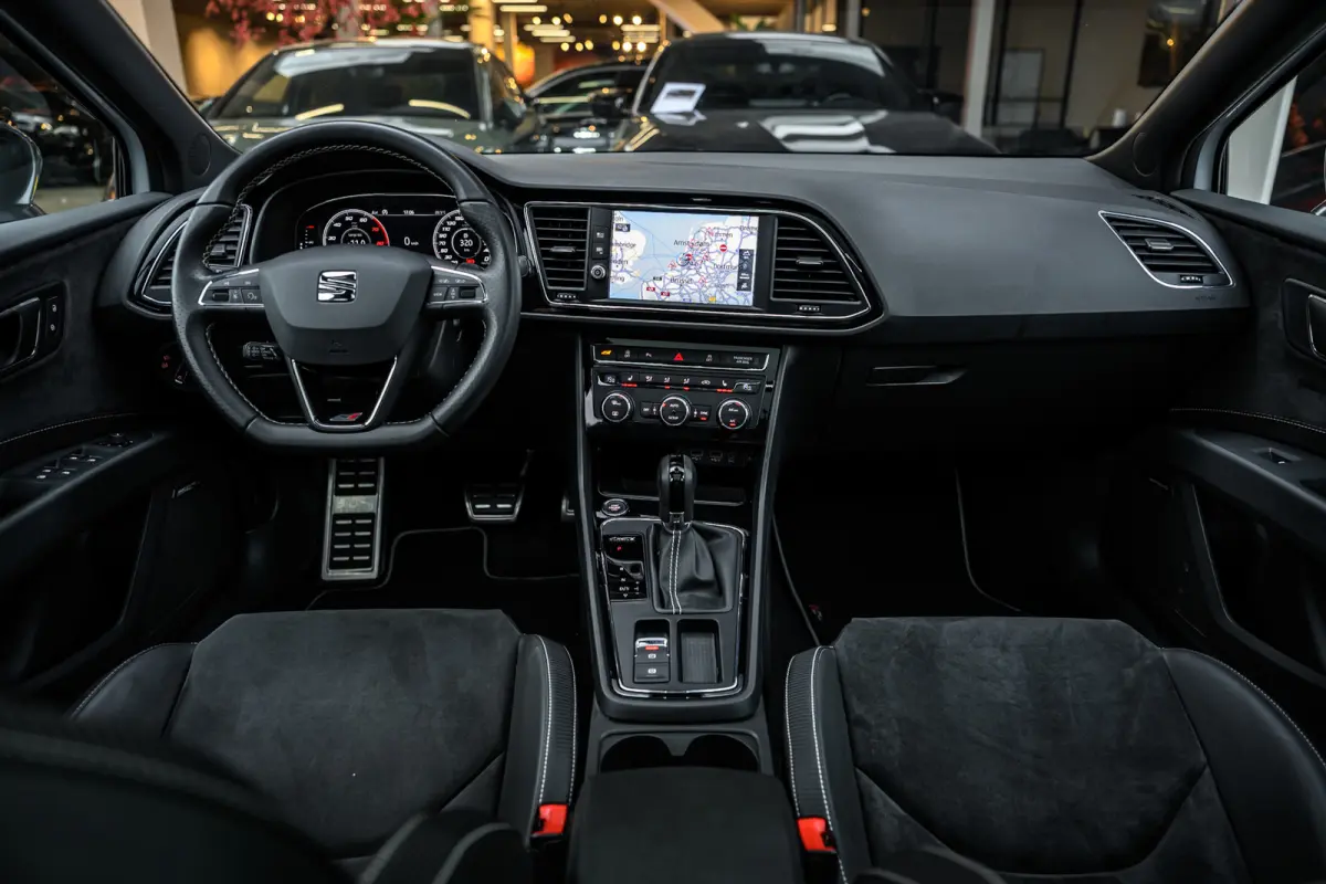 2.0 TSI CUPRA 300 4DRIVE Panoramadak |Camera|Lane-Assist|Acc|Dealer Onderhouden