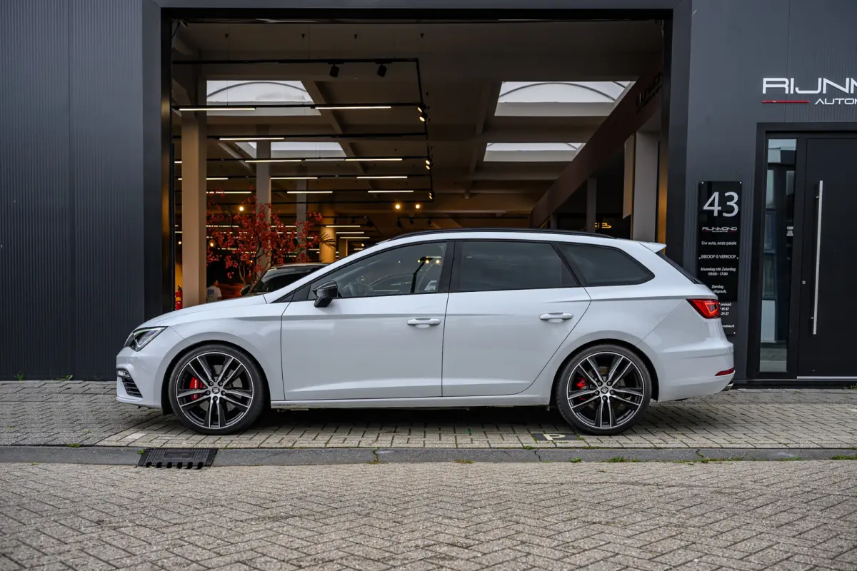 2.0 TSI CUPRA 300 4DRIVE Panoramadak |Camera|Lane-Assist|Acc|Dealer Onderhouden