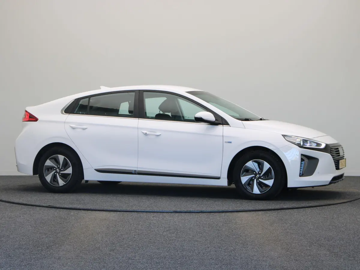 1.6 GDi Comfort | Adaptive cruise control | Climate control | PDC voor en achter | Achteruitrij camera | Navigatie |
