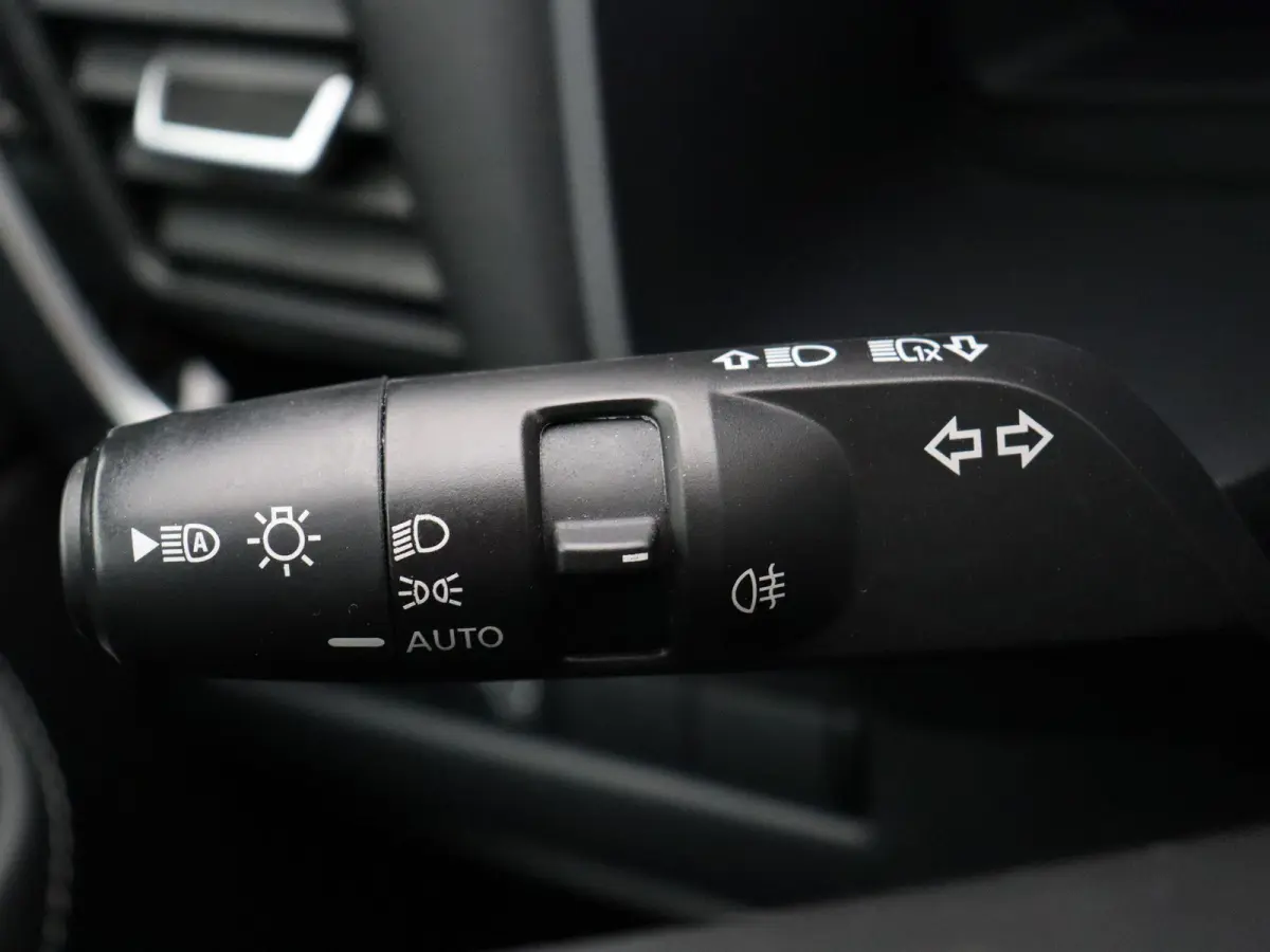 1.3 MHEV N-Connecta | Panoramadak | Rondomzicht camera | Climate control | Adaptive cruise control | Navigatie | DAB radio | Keyless |