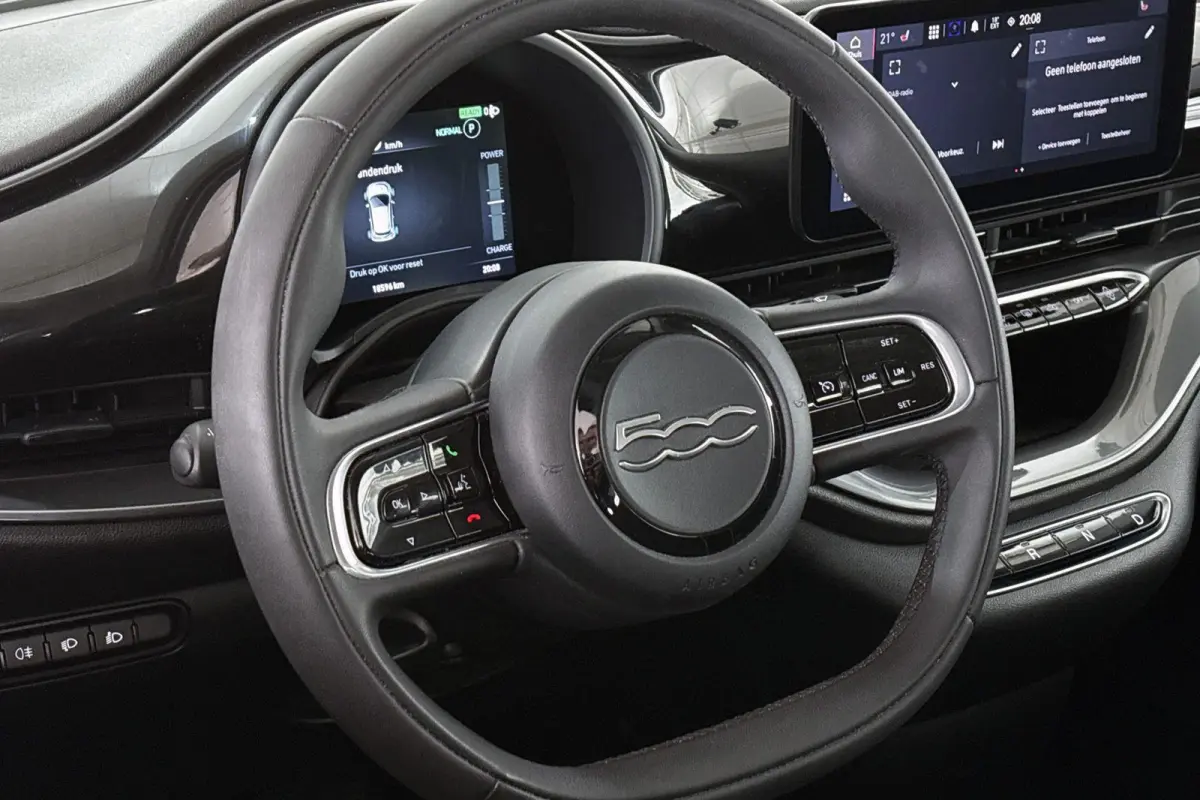3+1 Icon 42 kWh Stoelverwarming Camera Apple CarPlay Dodehoek