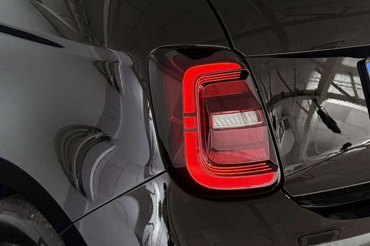 3+1 Icon 42 kWh Stoelverwarming Camera Apple CarPlay Dodehoek