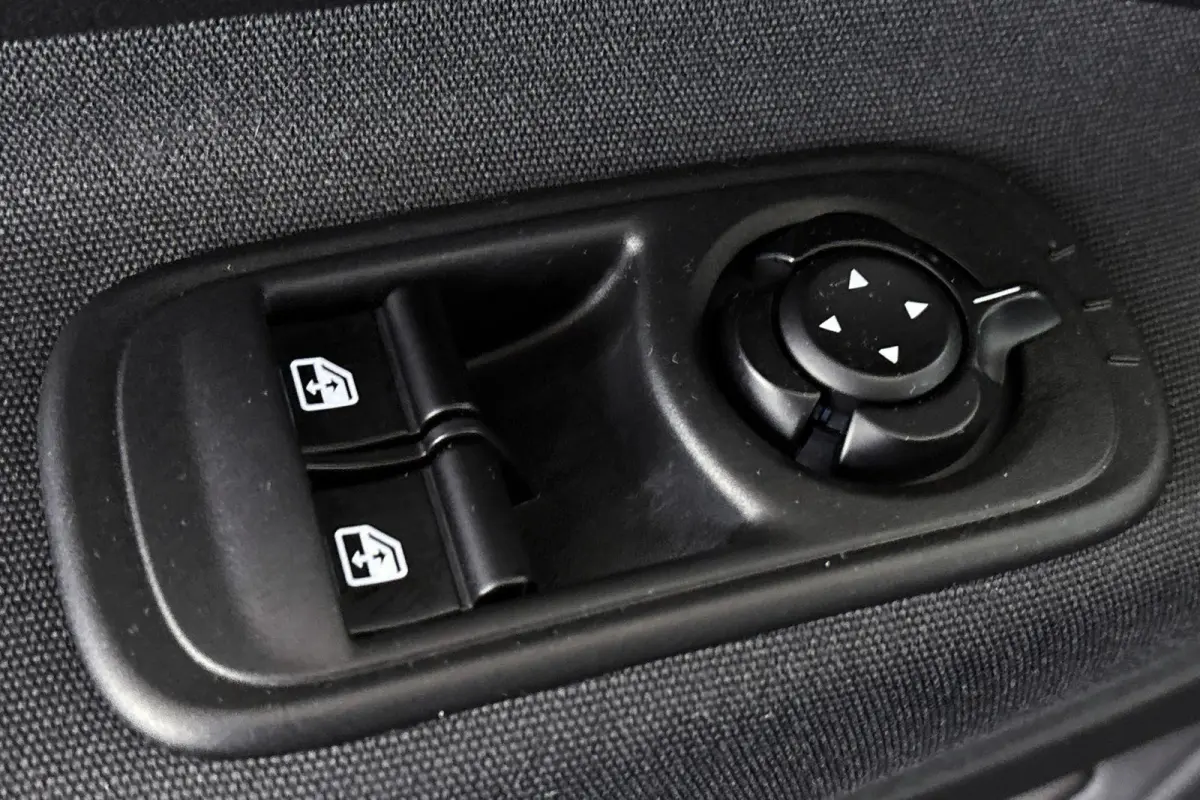 3+1 Icon 42 kWh Stoelverwarming Camera Apple CarPlay Dodehoek
