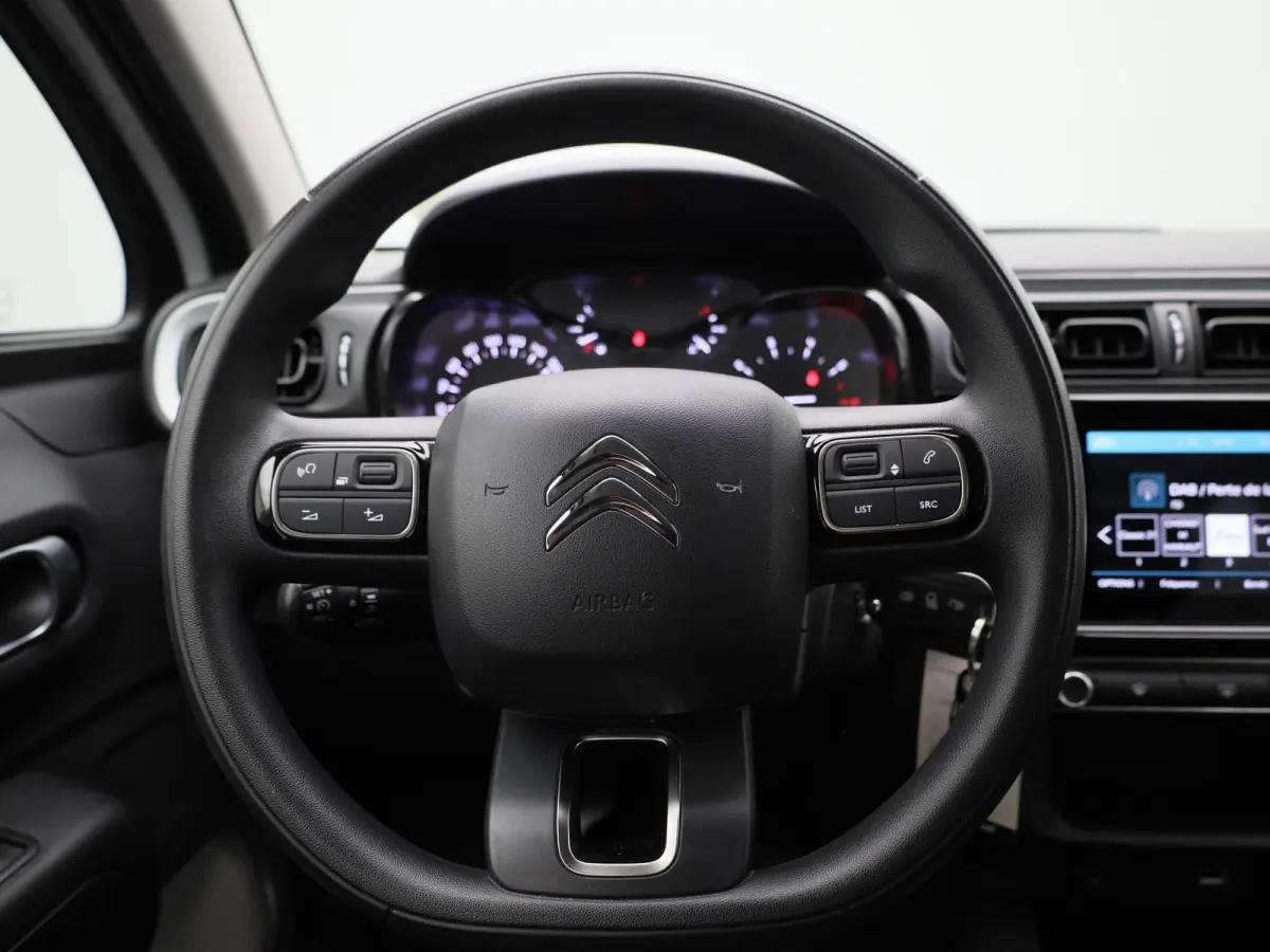 1.2 PureTech Feel | APPLE CARPLAY | ANDROID AUTO | DAB RADIO | BLUETOOTH | CLIMATE CONTROL | CRUISE CONTROL | NAVIGATIE | LED DAGRIJVERLICHTING | GETINTE RUITEN | AIRCO