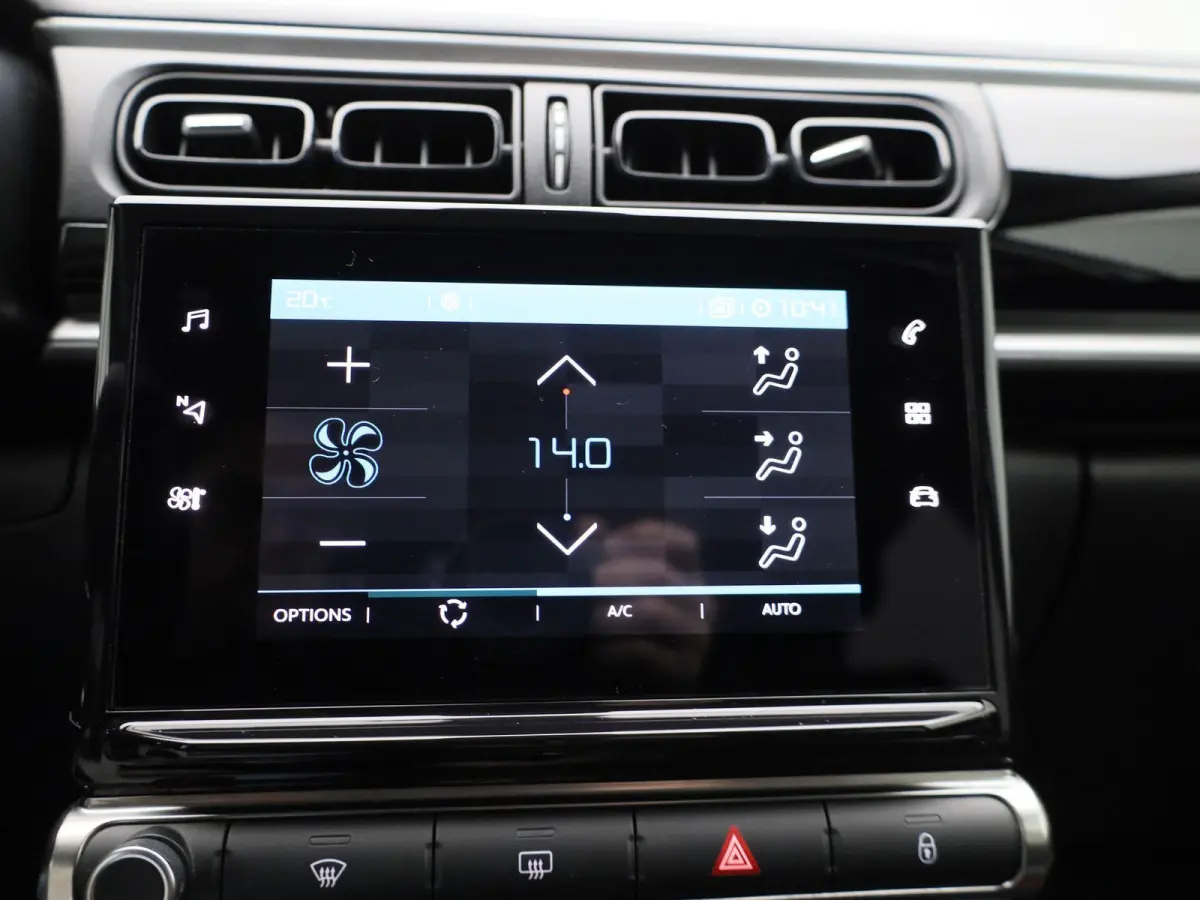 1.2 PureTech Feel | APPLE CARPLAY | ANDROID AUTO | DAB RADIO | BLUETOOTH | CLIMATE CONTROL | CRUISE CONTROL | NAVIGATIE | LED DAGRIJVERLICHTING | GETINTE RUITEN | AIRCO