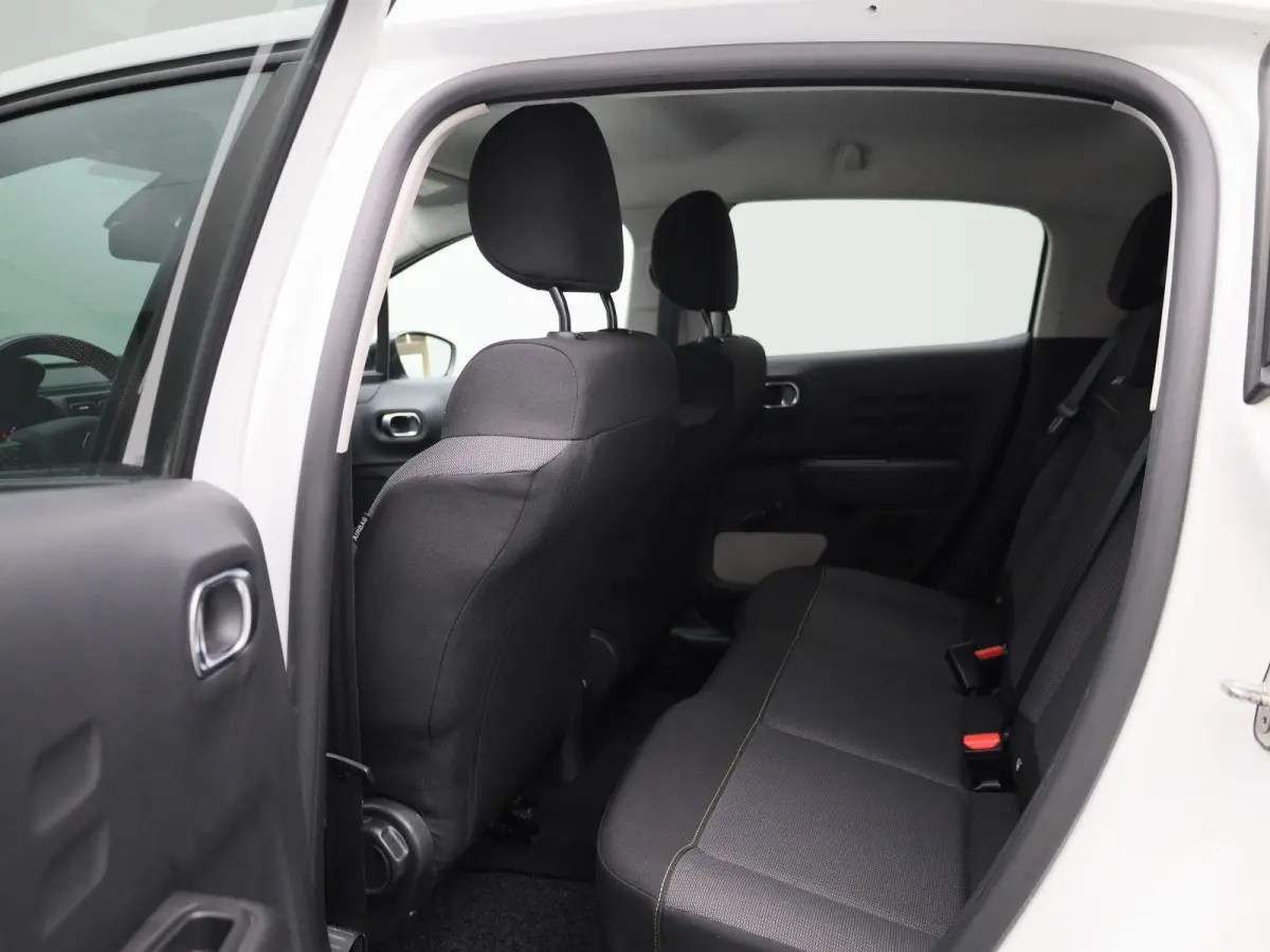1.2 PureTech Feel | APPLE CARPLAY | ANDROID AUTO | DAB RADIO | BLUETOOTH | CLIMATE CONTROL | CRUISE CONTROL | NAVIGATIE | LED DAGRIJVERLICHTING | GETINTE RUITEN | AIRCO