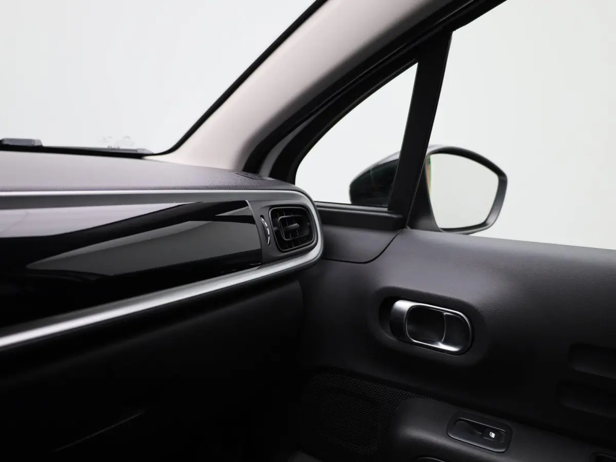 1.2 PureTech Feel | APPLE CARPLAY | ANDROID AUTO | DAB RADIO | BLUETOOTH | CLIMATE CONTROL | CRUISE CONTROL | NAVIGATIE | LED DAGRIJVERLICHTING | GETINTE RUITEN | AIRCO