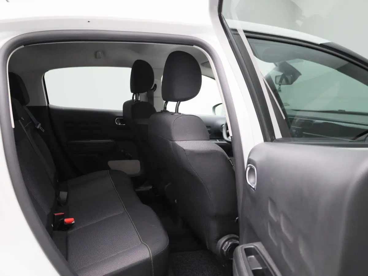 1.2 PureTech Feel | APPLE CARPLAY | ANDROID AUTO | DAB RADIO | BLUETOOTH | CLIMATE CONTROL | CRUISE CONTROL | NAVIGATIE | LED DAGRIJVERLICHTING | GETINTE RUITEN | AIRCO