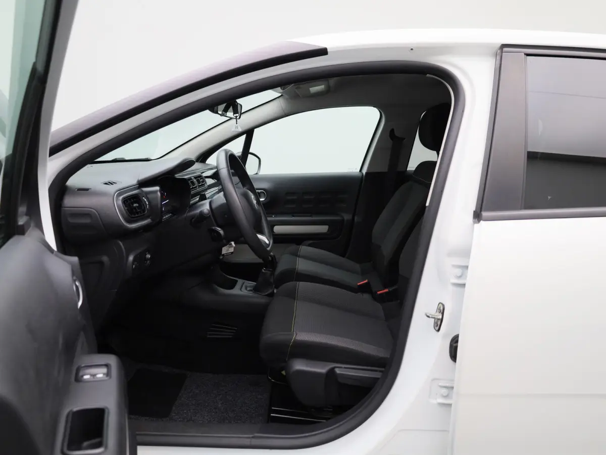 1.2 PureTech Feel | APPLE CARPLAY | ANDROID AUTO | DAB RADIO | BLUETOOTH | CLIMATE CONTROL | CRUISE CONTROL | NAVIGATIE | LED DAGRIJVERLICHTING | GETINTE RUITEN | AIRCO