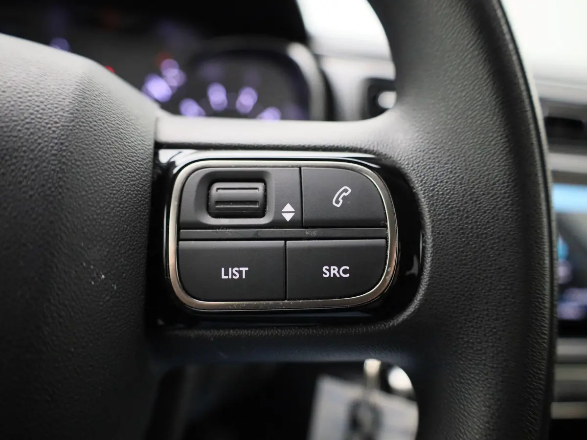 1.2 PureTech Feel | APPLE CARPLAY | ANDROID AUTO | DAB RADIO | BLUETOOTH | CLIMATE CONTROL | CRUISE CONTROL | NAVIGATIE | LED DAGRIJVERLICHTING | GETINTE RUITEN | AIRCO
