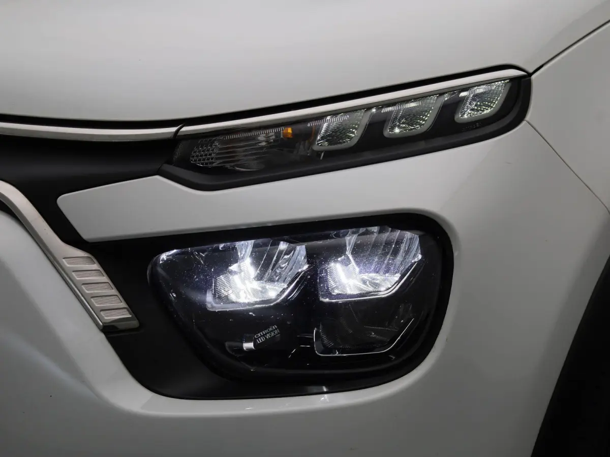 1.2 PureTech Feel | APPLE CARPLAY | ANDROID AUTO | DAB RADIO | BLUETOOTH | CLIMATE CONTROL | CRUISE CONTROL | NAVIGATIE | LED DAGRIJVERLICHTING | GETINTE RUITEN | AIRCO