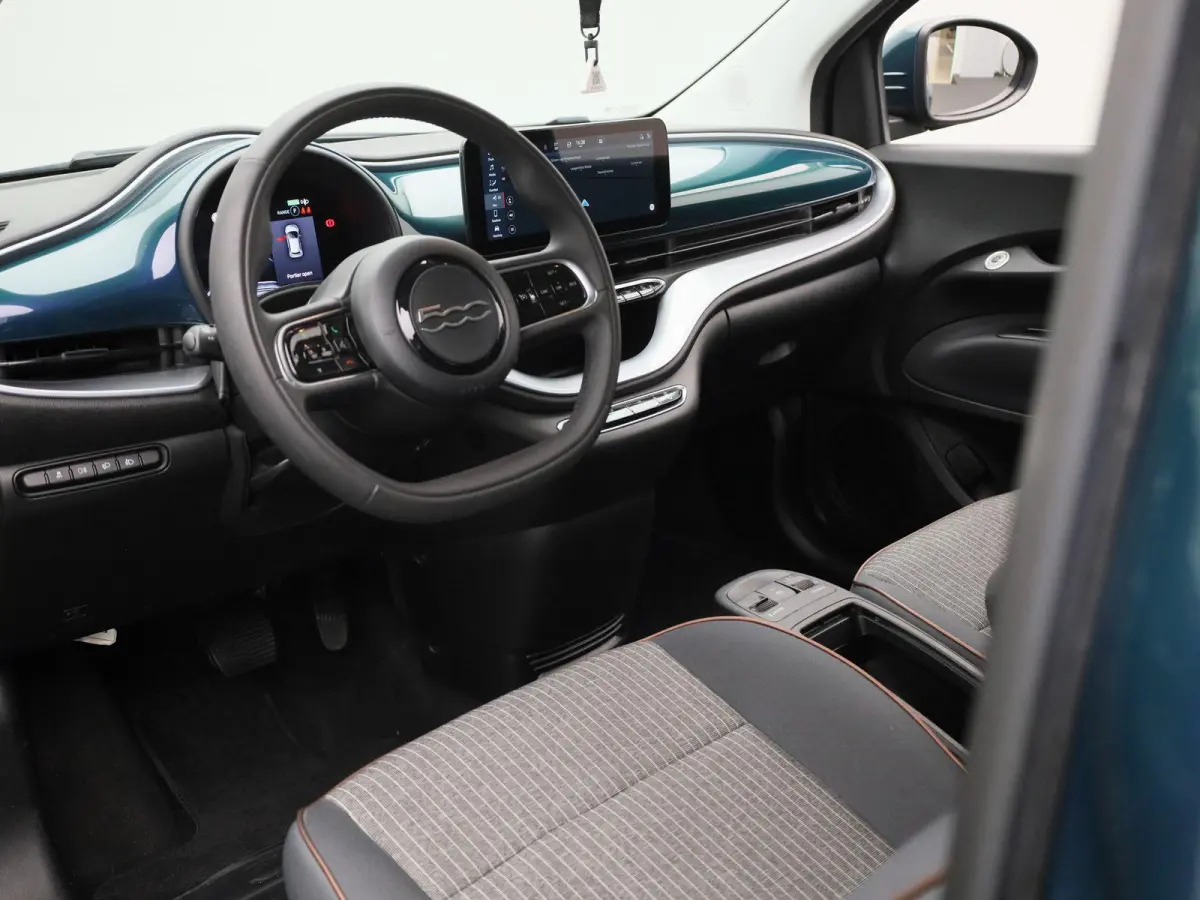 Icon 42 kWh | Automaat | Parkeer sensoren | Navigatie | Virtual cockpit | Stoel verwarming | Climate Control | Cruise control | Lichtmetalen Velgen |