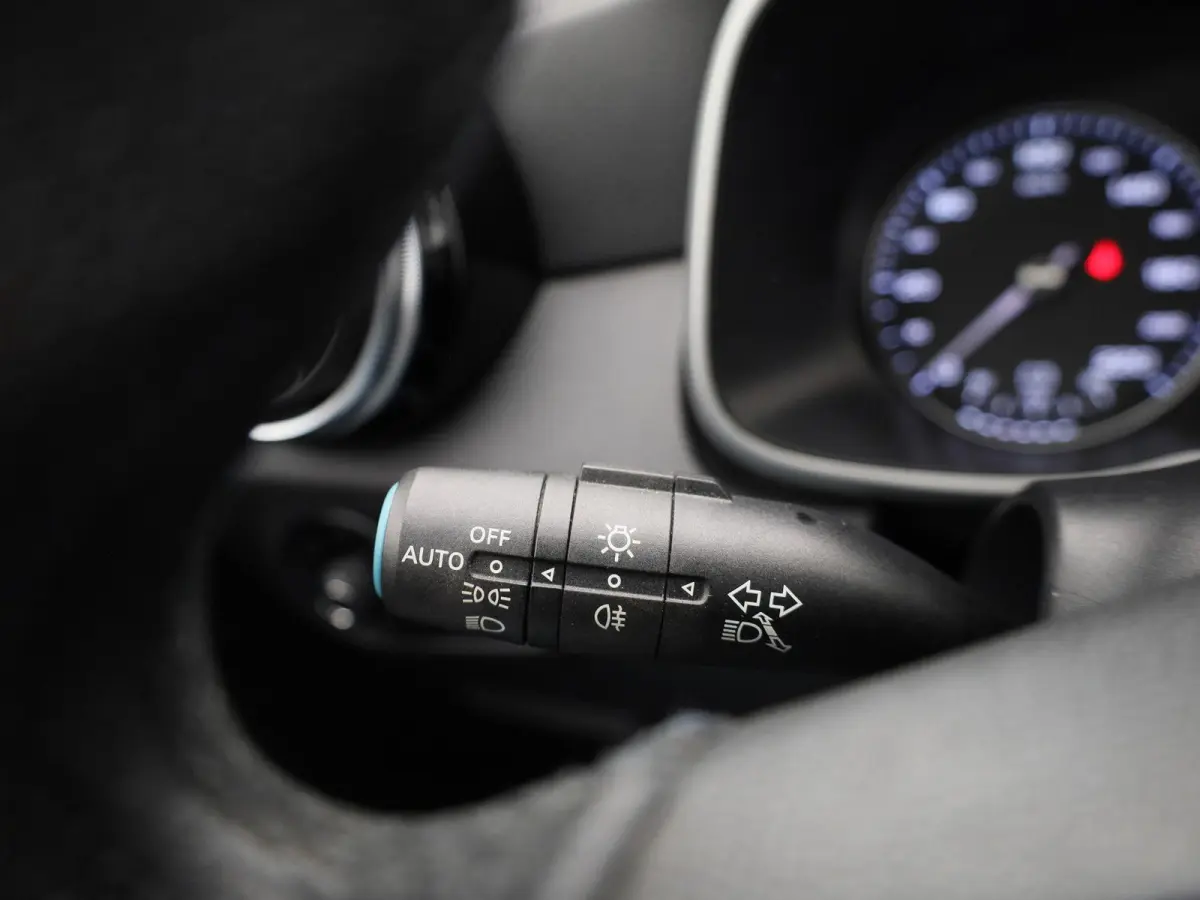 MG Luxury 45 kWh | Automaat | Panoramadak | Leder | Navigatie | Airco | Achteruitrijcamera | Apple Carplay / Android Auto | Stoelverwarming | Lichtmetalen Velgen | Trekhaak