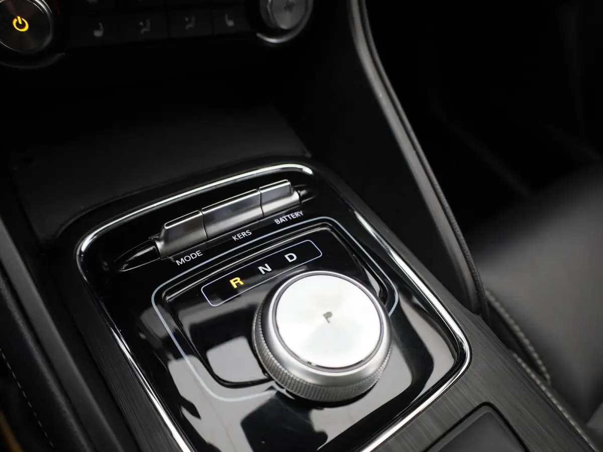 MG Luxury 45 kWh | Automaat | Panoramadak | Leder | Navigatie | Airco | Achteruitrijcamera | Apple Carplay / Android Auto | Stoelverwarming | Lichtmetalen Velgen | Trekhaak