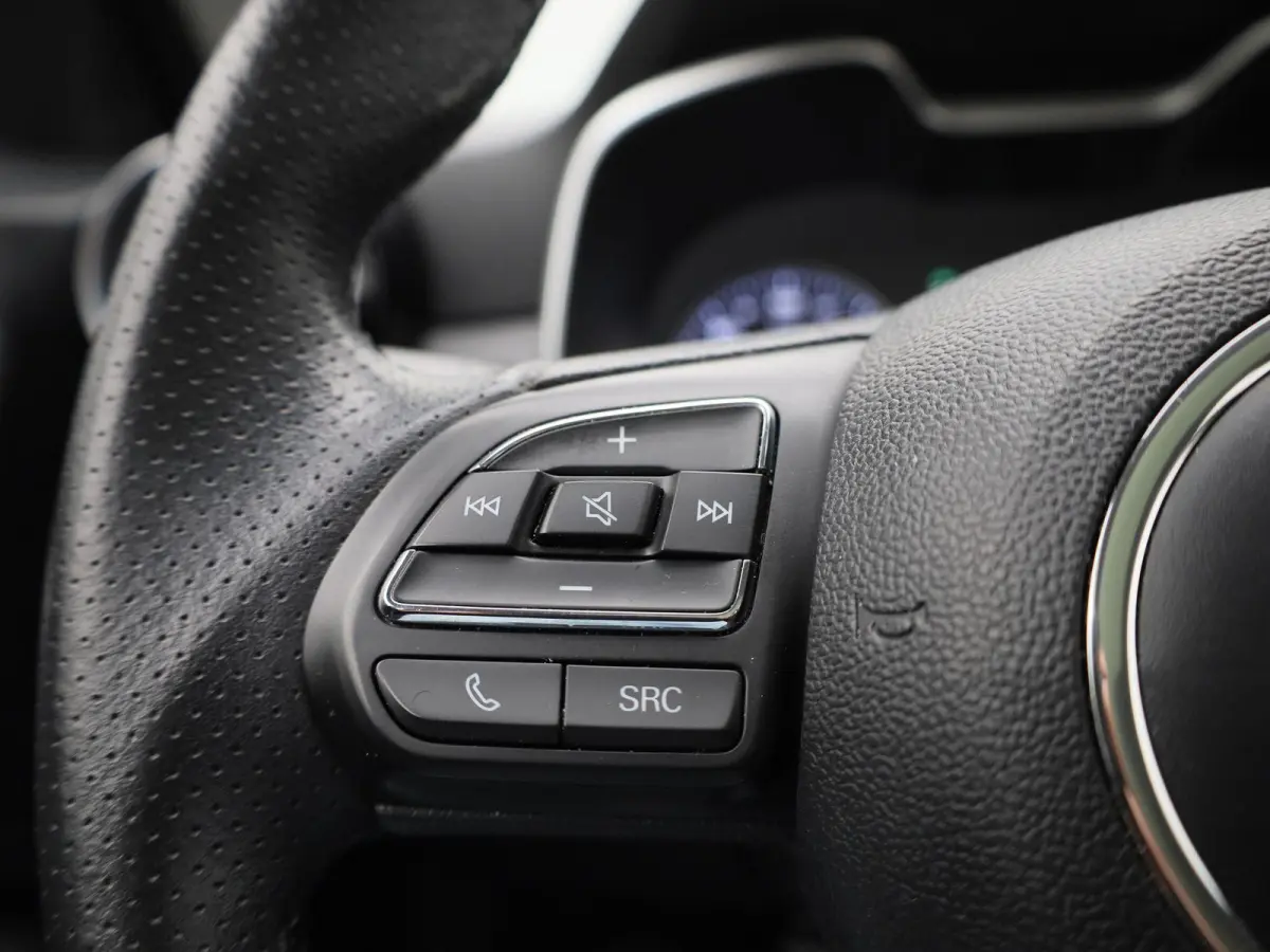 MG Luxury 45 kWh | Automaat | Panoramadak | Leder | Navigatie | Airco | Achteruitrijcamera | Apple Carplay / Android Auto | Stoelverwarming | Lichtmetalen Velgen | Trekhaak