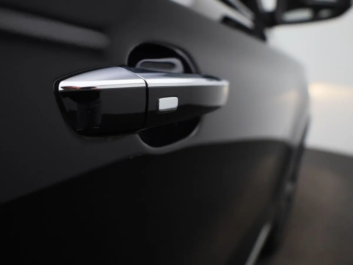 MG Luxury 45 kWh | Automaat | Panoramadak | Leder | Navigatie | Airco | Achteruitrijcamera | Apple Carplay / Android Auto | Stoelverwarming | Lichtmetalen Velgen | Trekhaak