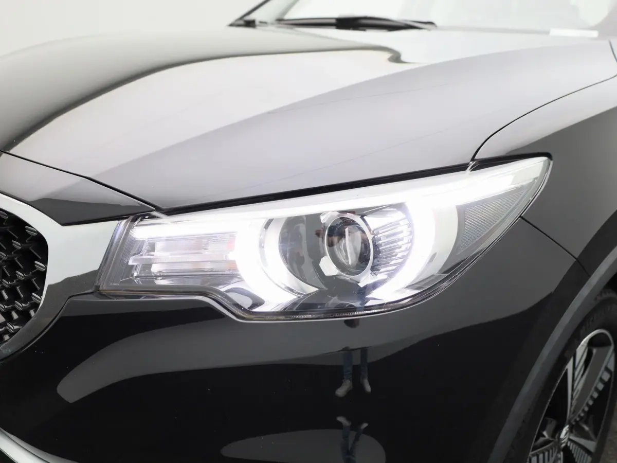 MG Luxury 45 kWh | Automaat | Panoramadak | Leder | Navigatie | Airco | Achteruitrijcamera | Apple Carplay / Android Auto | Stoelverwarming | Lichtmetalen Velgen | Trekhaak