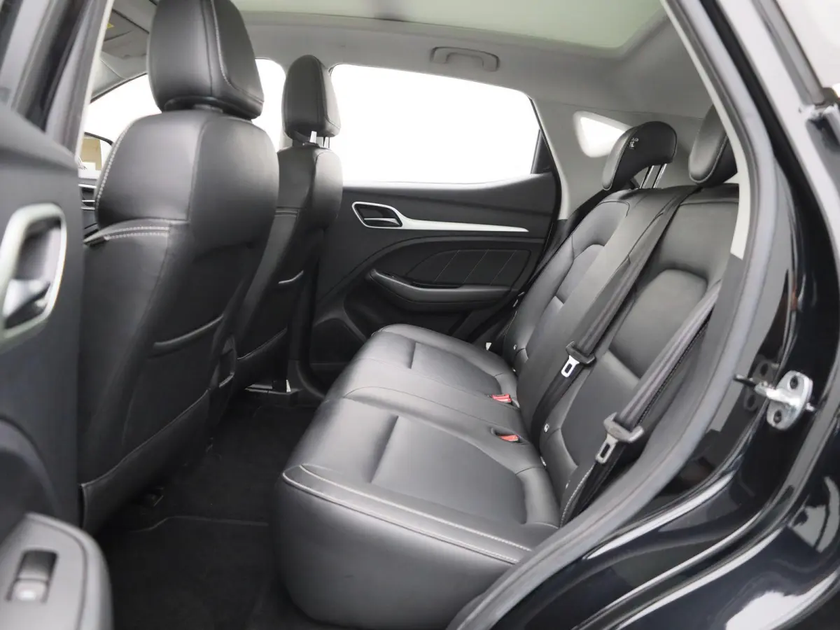 MG Luxury 45 kWh | Automaat | Panoramadak | Leder | Navigatie | Airco | Achteruitrijcamera | Apple Carplay / Android Auto | Stoelverwarming | Lichtmetalen Velgen | Trekhaak