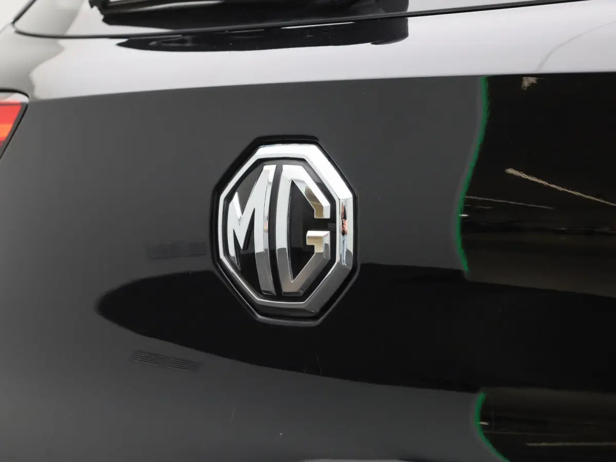 MG Luxury 45 kWh | Automaat | Panoramadak | Leder | Navigatie | Airco | Achteruitrijcamera | Apple Carplay / Android Auto | Stoelverwarming | Lichtmetalen Velgen | Trekhaak