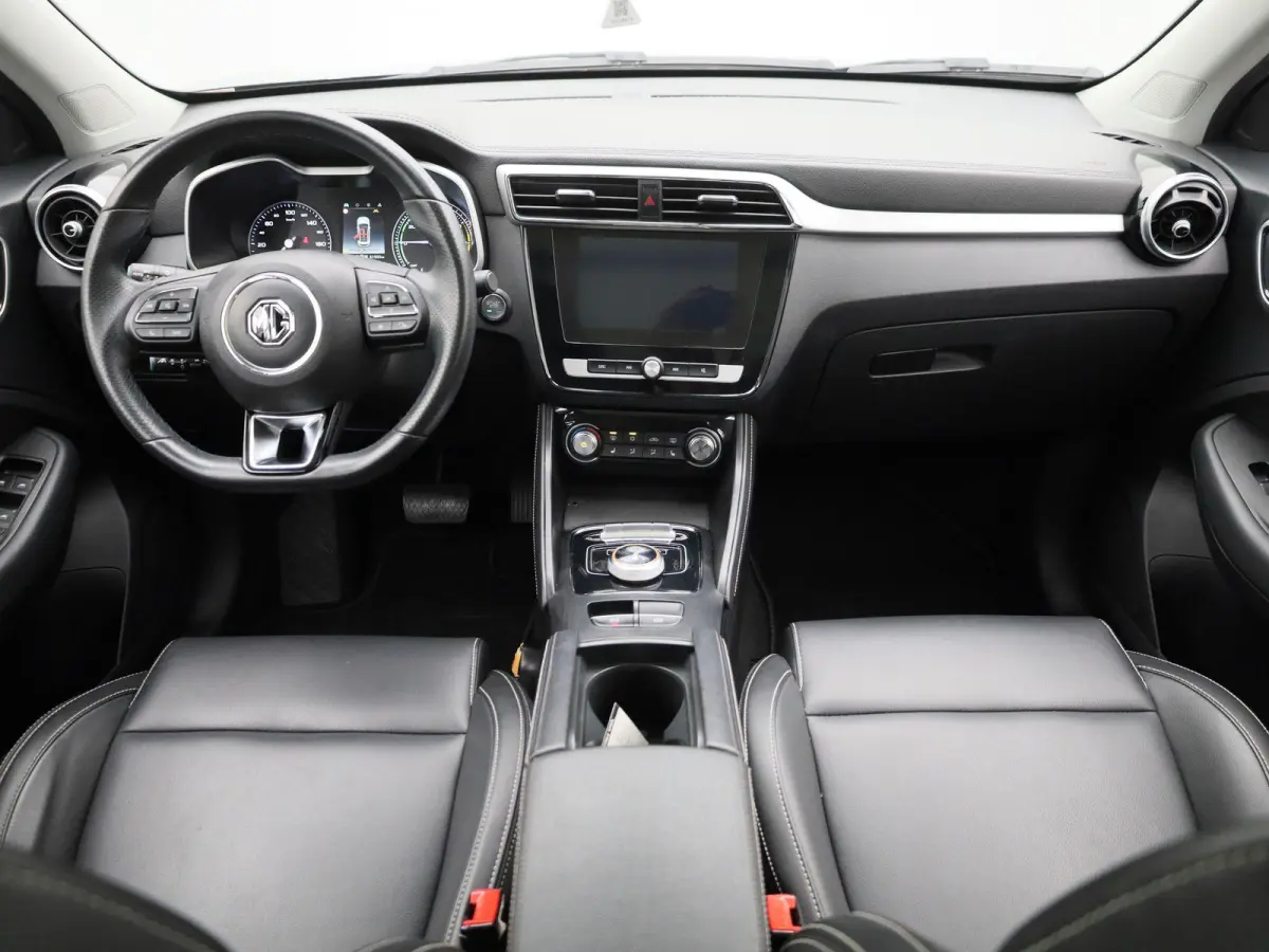 MG Luxury 45 kWh | Automaat | Panoramadak | Leder | Navigatie | Airco | Achteruitrijcamera | Apple Carplay / Android Auto | Stoelverwarming | Lichtmetalen Velgen | Trekhaak