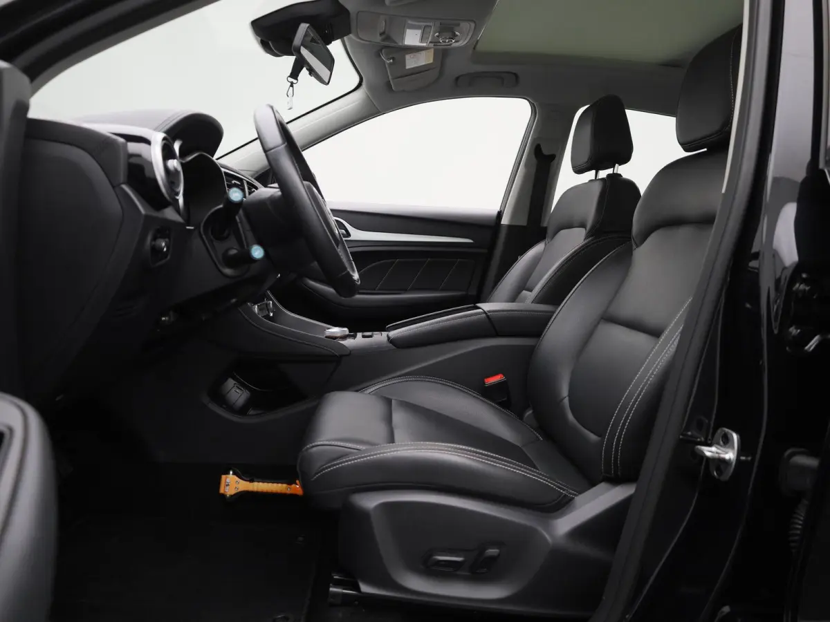 MG Luxury 45 kWh | Automaat | Panoramadak | Leder | Navigatie | Airco | Achteruitrijcamera | Apple Carplay / Android Auto | Stoelverwarming | Lichtmetalen Velgen | Trekhaak