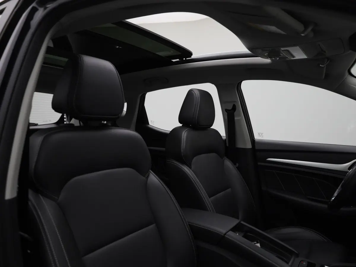 MG Luxury 45 kWh | Automaat | Panoramadak | Leder | Navigatie | Airco | Achteruitrijcamera | Apple Carplay / Android Auto | Stoelverwarming | Lichtmetalen Velgen | Trekhaak