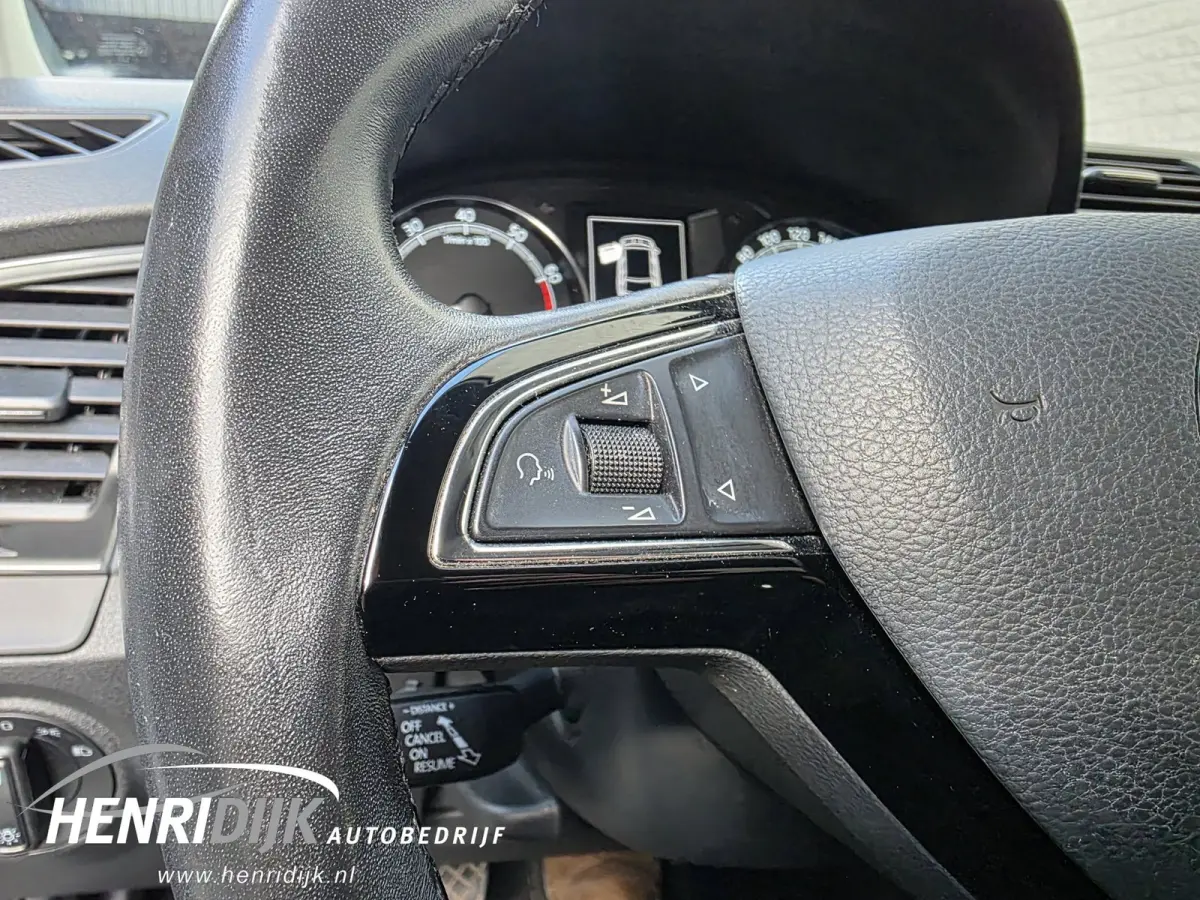 1.0 TSI Style Camera / Clima / Carplay / 17'' LMV / Cruise