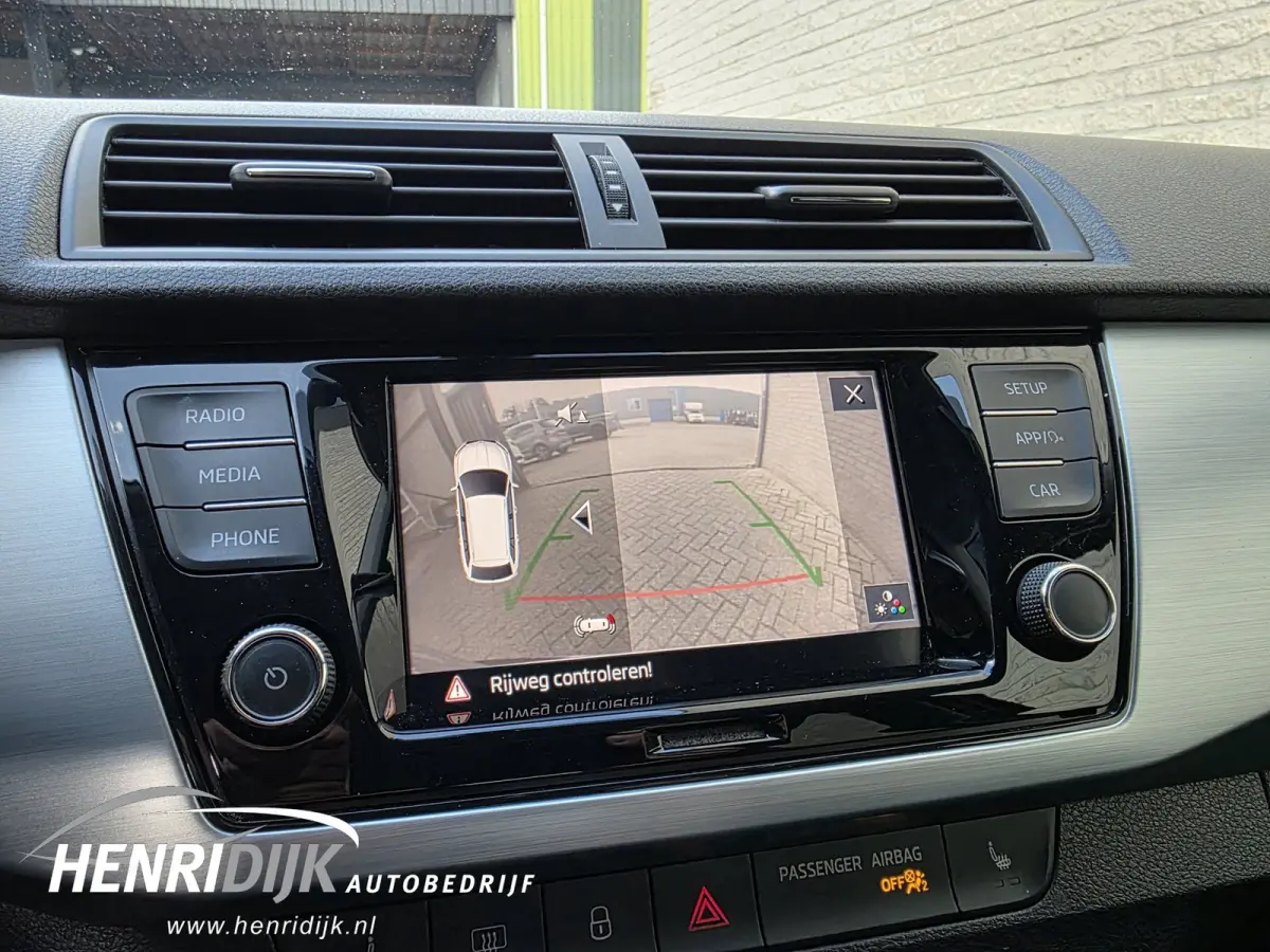 1.0 TSI Style Camera / Clima / Carplay / 17'' LMV / Cruise