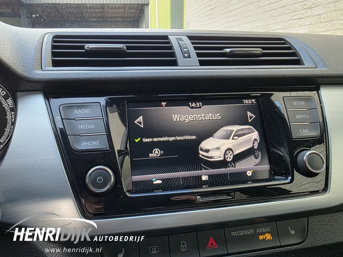 1.0 TSI Style Camera / Clima / Carplay / 17'' LMV / Cruise
