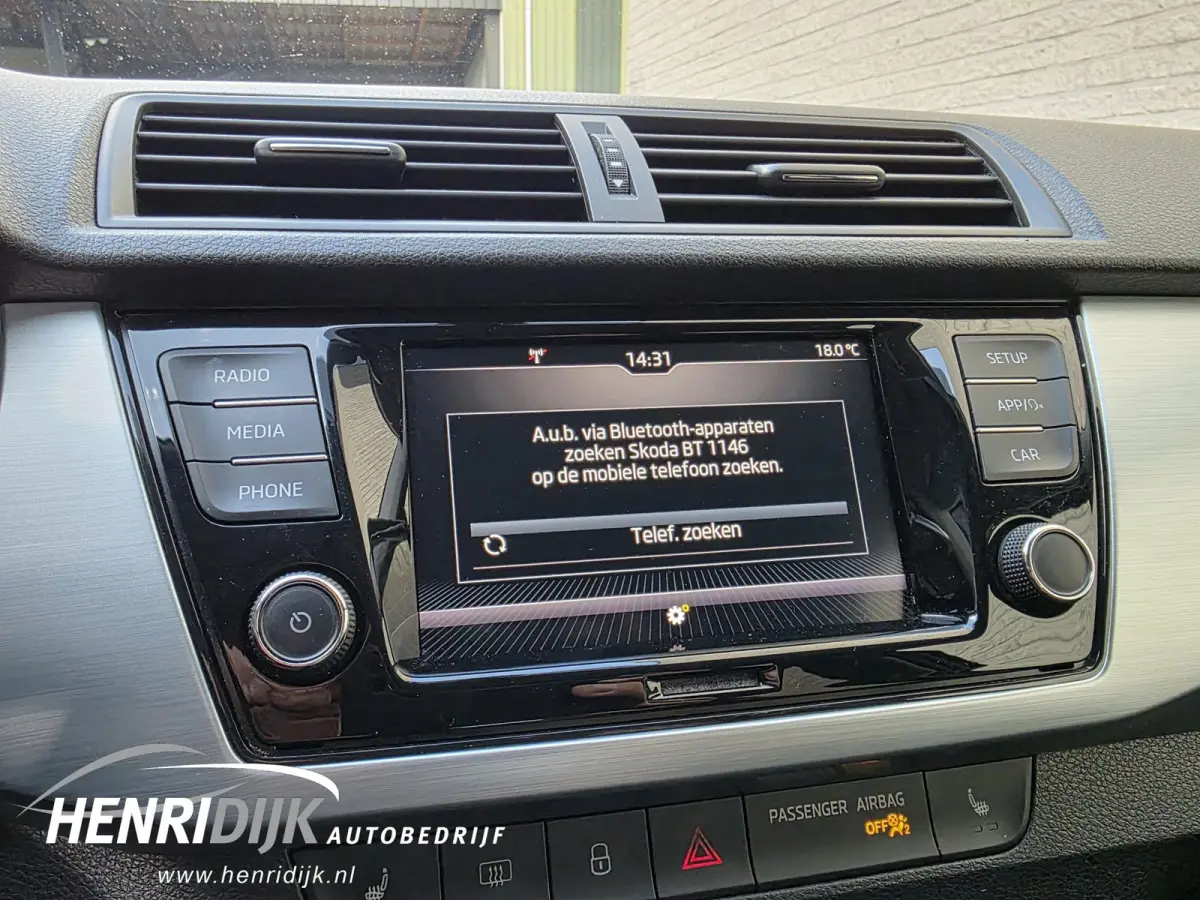 1.0 TSI Style Camera / Clima / Carplay / 17'' LMV / Cruise