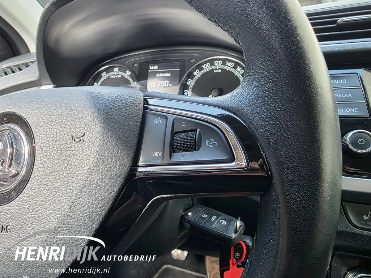 1.0 TSI Style Camera / Clima / Carplay / 17'' LMV / Cruise