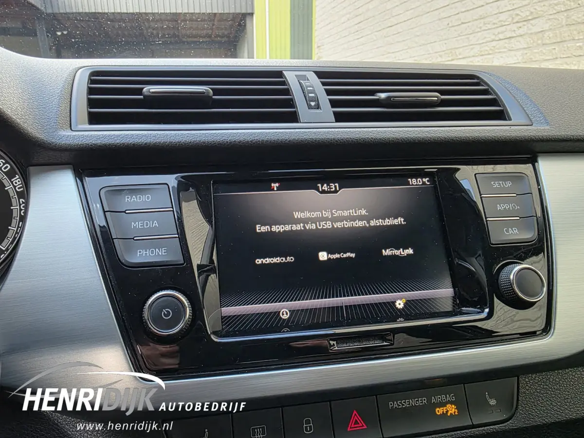 1.0 TSI Style Camera / Clima / Carplay / 17'' LMV / Cruise