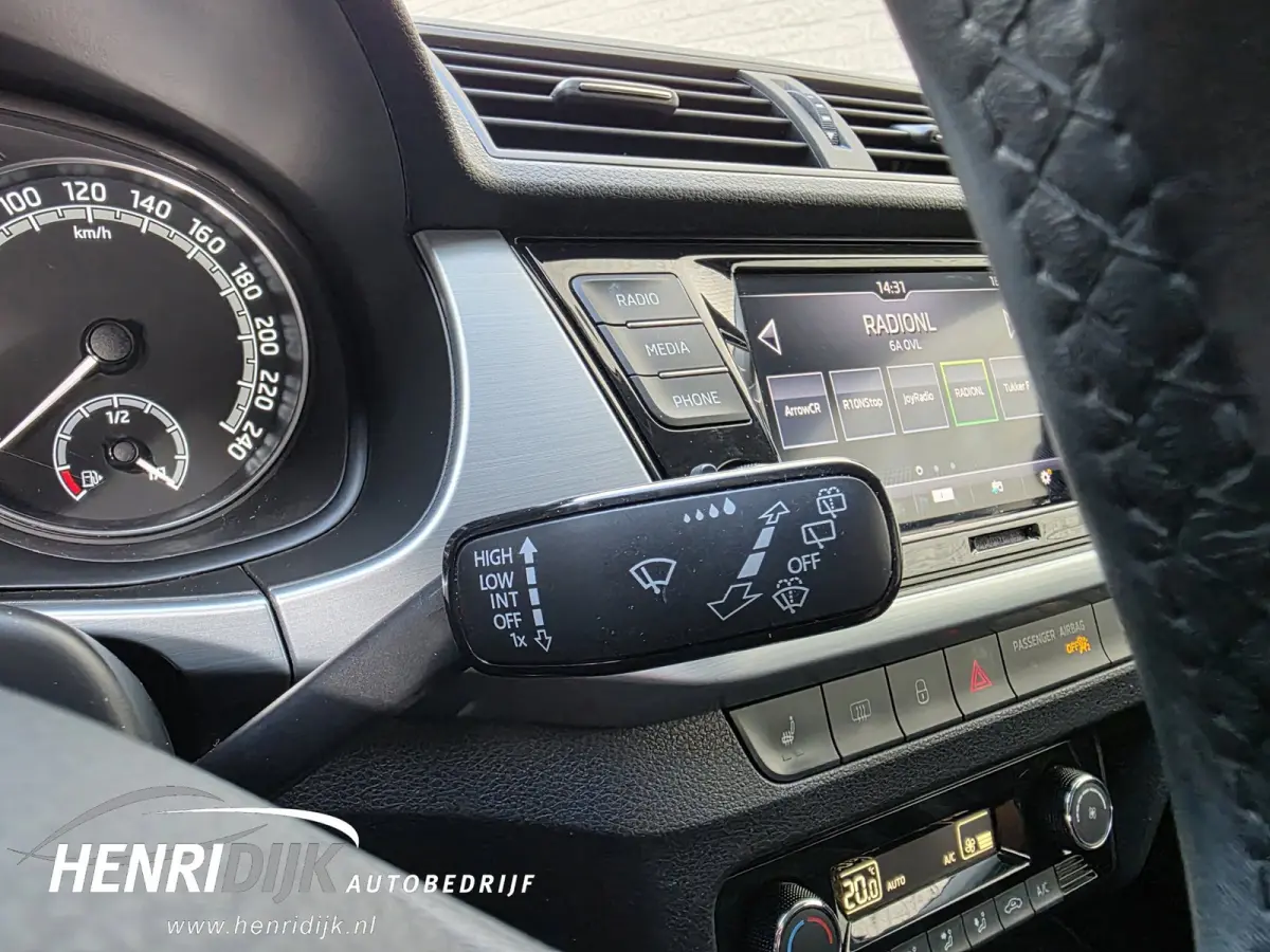 1.0 TSI Style Camera / Clima / Carplay / 17'' LMV / Cruise