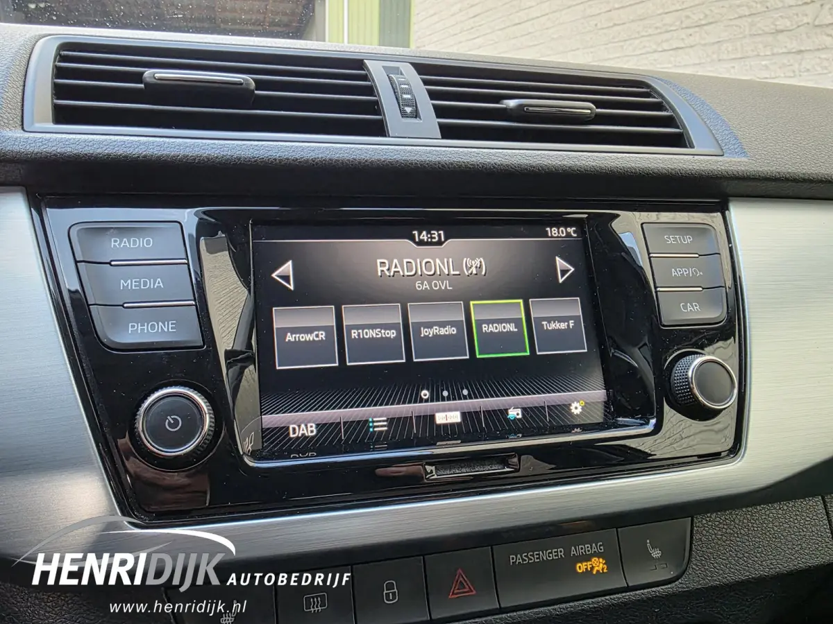 1.0 TSI Style Camera / Clima / Carplay / 17'' LMV / Cruise