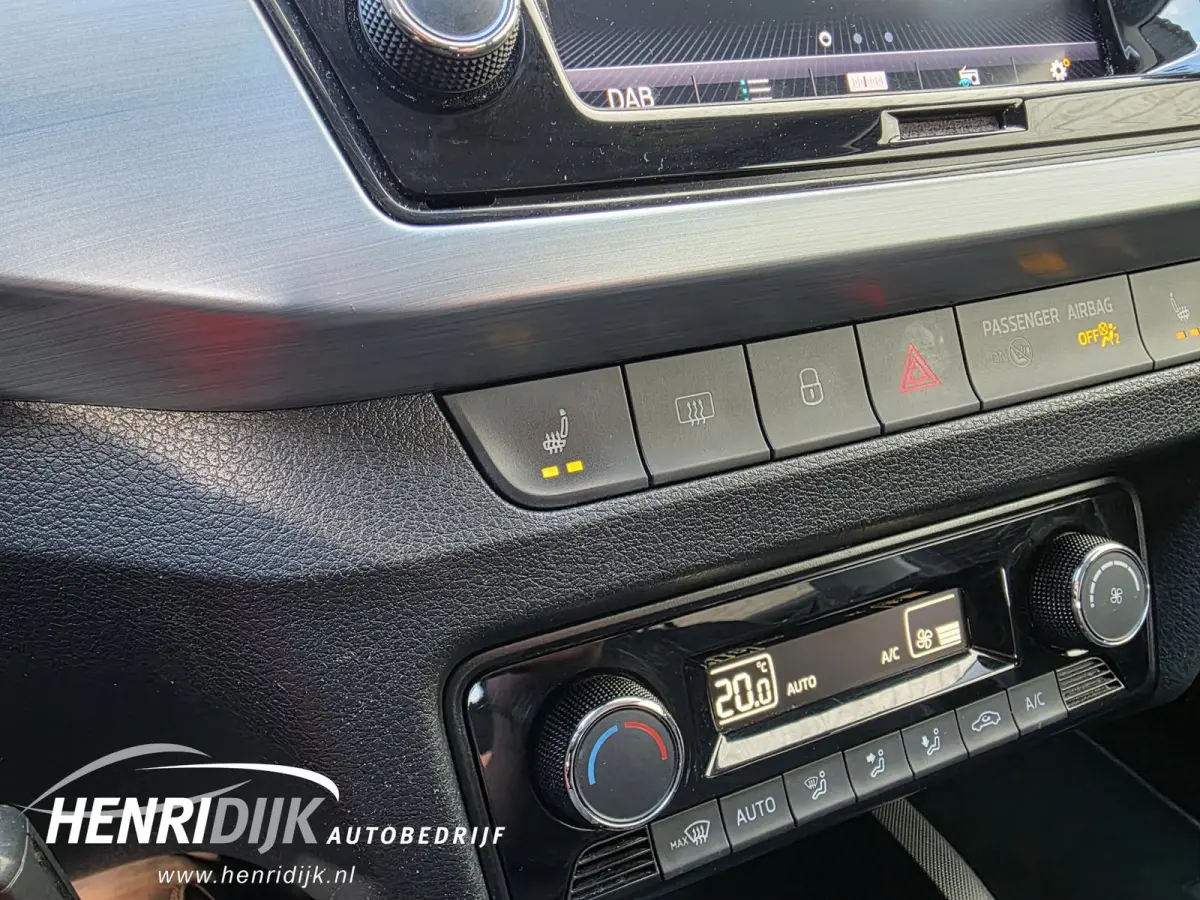 1.0 TSI Style Camera / Clima / Carplay / 17'' LMV / Cruise