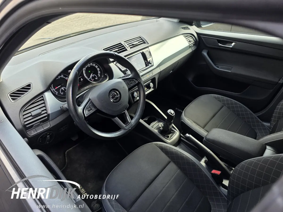 1.0 TSI Style Camera / Clima / Carplay / 17'' LMV / Cruise